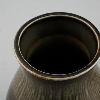 A vase, a bowl and a jar with lid in ceramic, designed by Carl-Harry Stålhane for Rörstrand, Ateljé, 1950/60s.