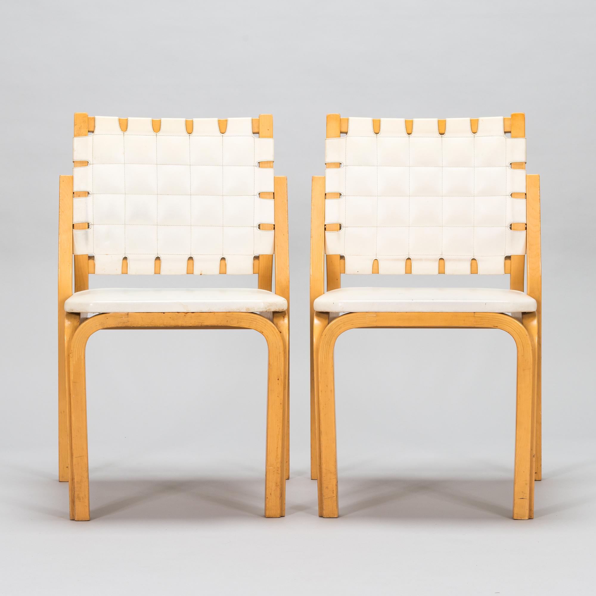 Alvar Aalto, a pair of 1960/1970s '612' chairs for Artek.