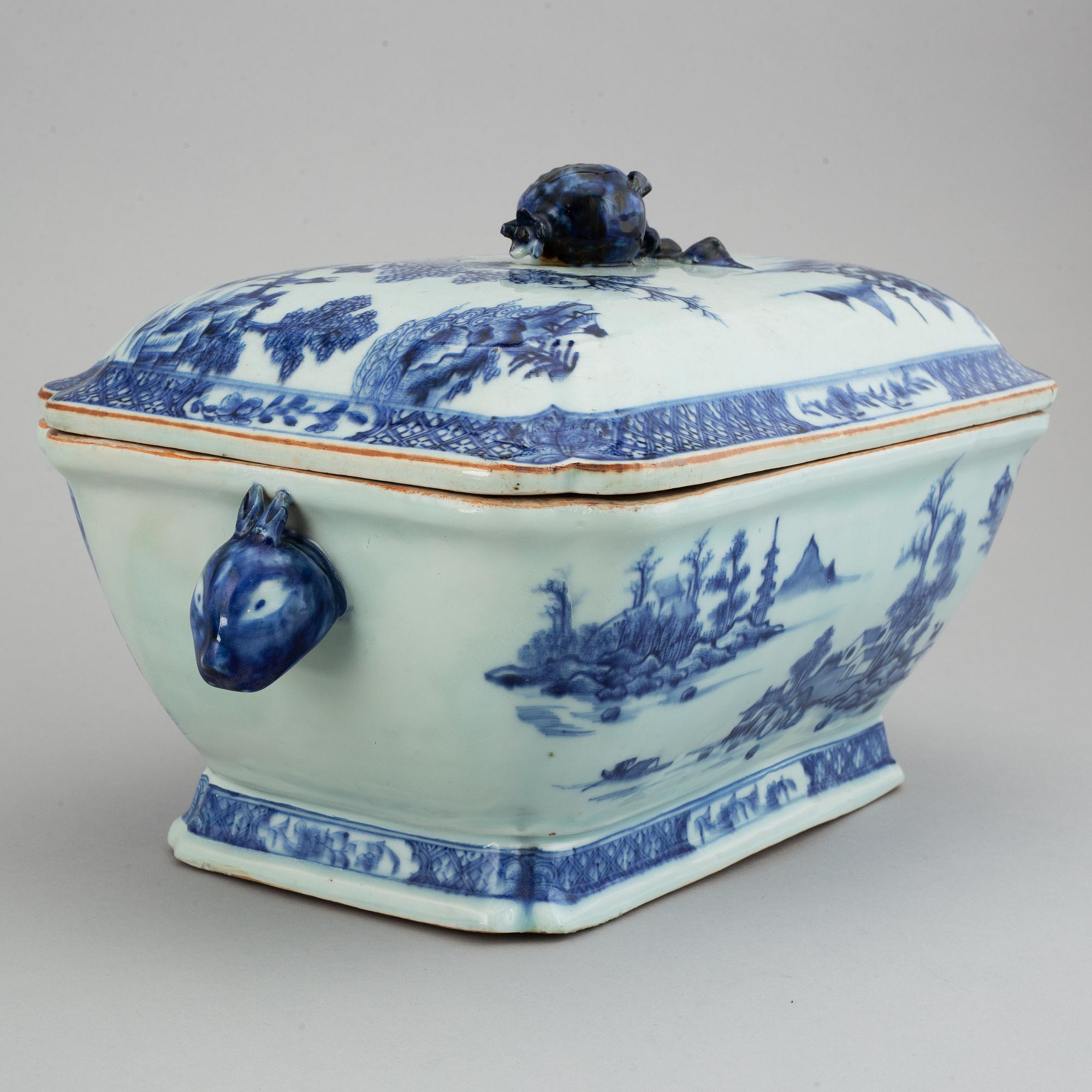 A blue and white tureen and a serving dish, Qing dynasty, Qianlong (1736-95).
