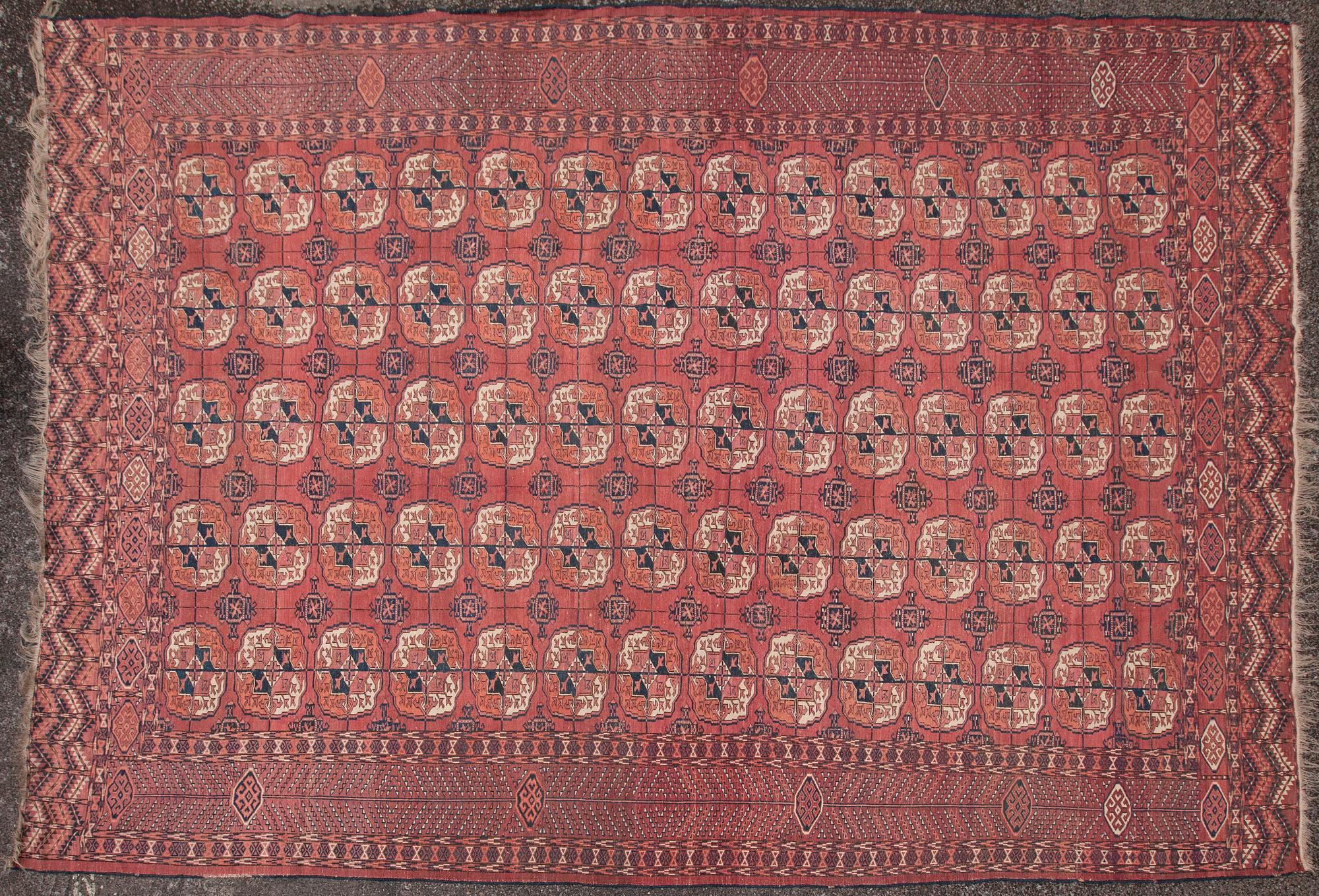 MATTA, Tekke. Ca 258x360 cm.