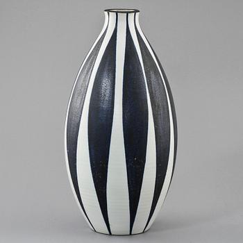 VAS, stengods, Erik Ivarsson samt dekor troligen av Mette Doller, Höganäs, 1900-talets tredje kvartal.