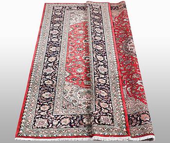 A carpet, Tabirz, part silk, 60 Raj. ca 288 x 200 cm.