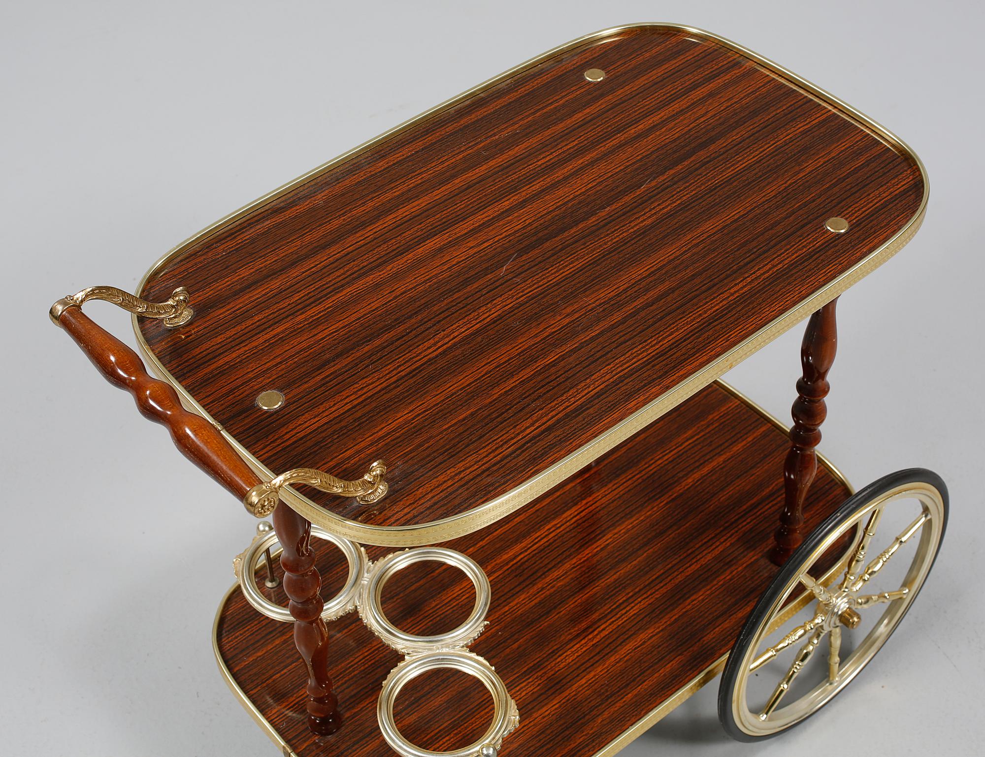 SERVERINGSVAGN, 1900-talets andra hälft.