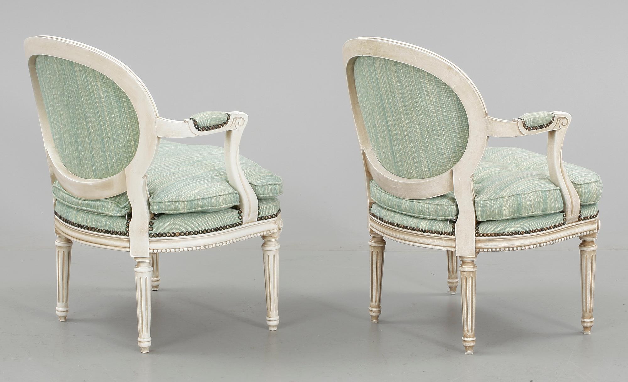 KARMSTOLAR, ett par, gustaviansk stil, 1900-talets första hälft.