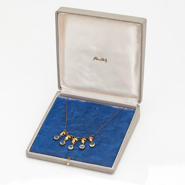 An 18K gold necklace with aquamarines. Pirkan kulta, Tampere 1956.