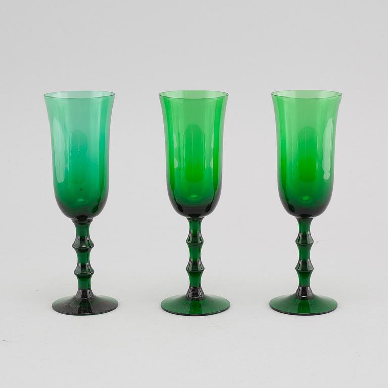 16 wine glases by Simon Gate, Orrefors, end 20th century.