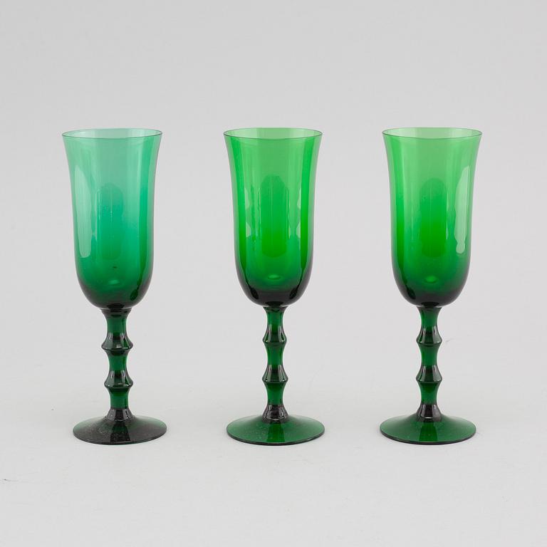 16 wine glases by Simon Gate, Orrefors, end 20th century.