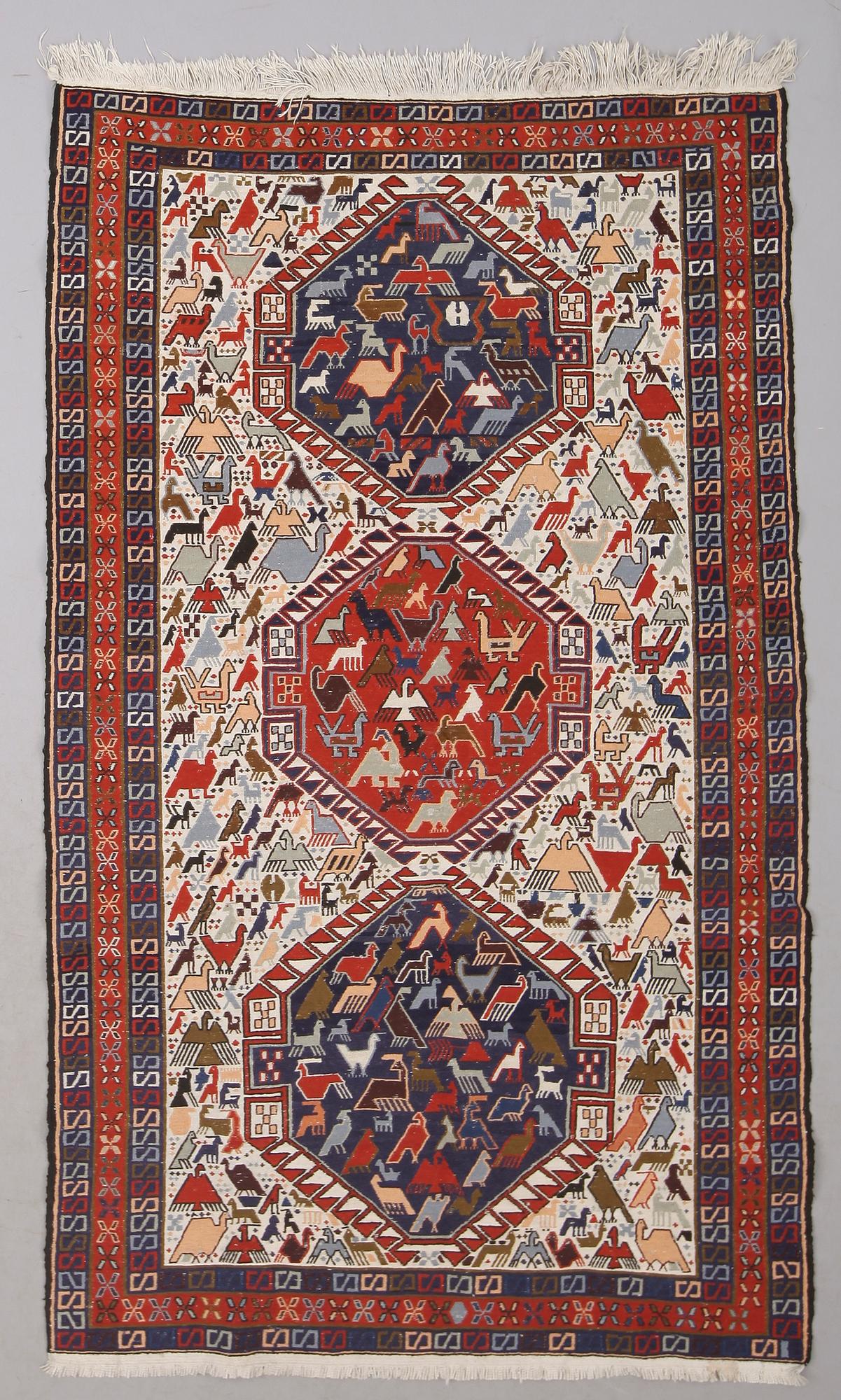 MATTA, orientalisk, ca 200 x 115 cm.