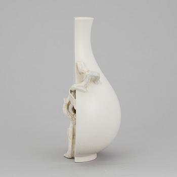 WILHELM KÅGE, vas, "Surrea", vit cararragods, Gustavsberg.