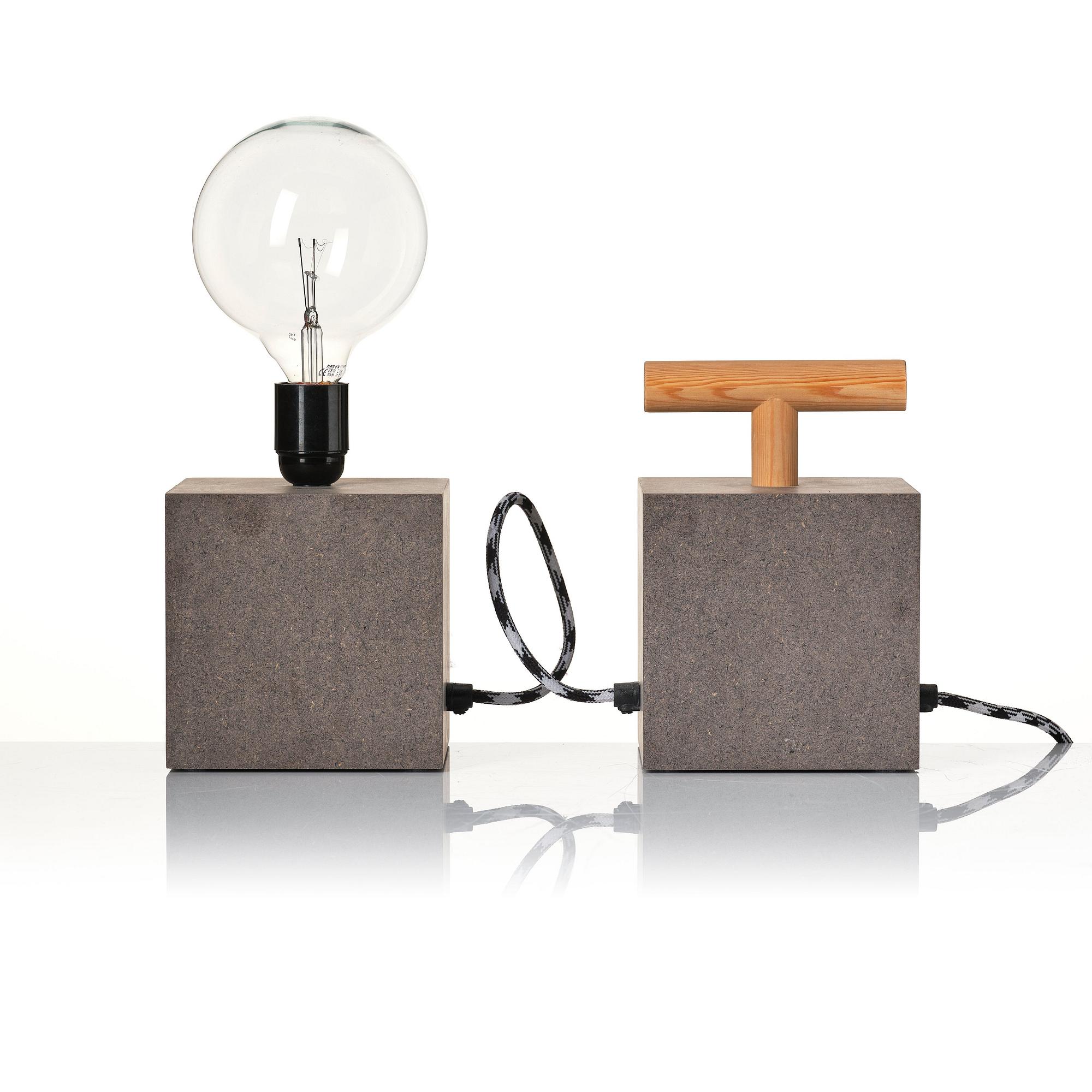 Karlsson & Björk (Erik Björk & Mattias Karlsson), bordslampa, "Boom", edition om 2 exemplar, egen studio, 2014.