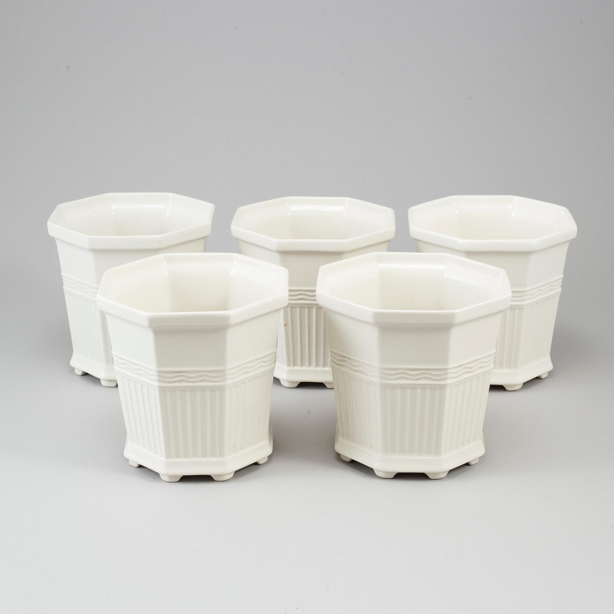 Five porcelain flowerpots by Prins Eugen.