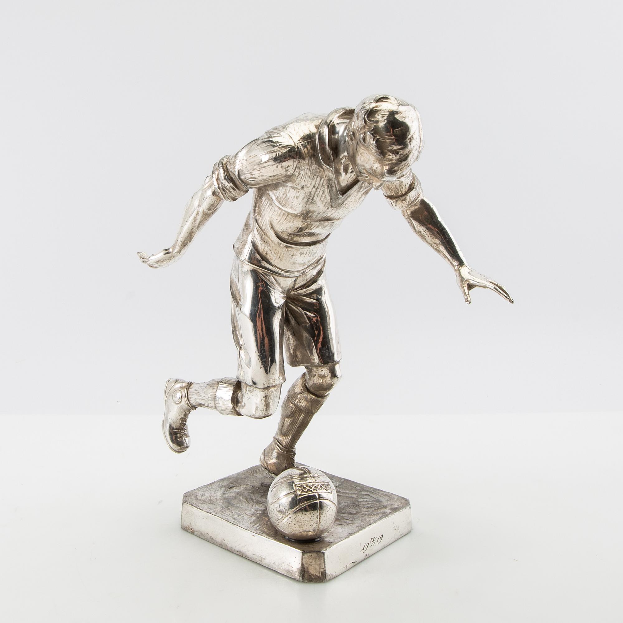 Wilhelm Zwick, efter Fotbolsspelare 1900-talets första hälft nysilver/vitmetall.