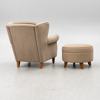 An armchair with footstool, Howard model, Englessons, 21st century.