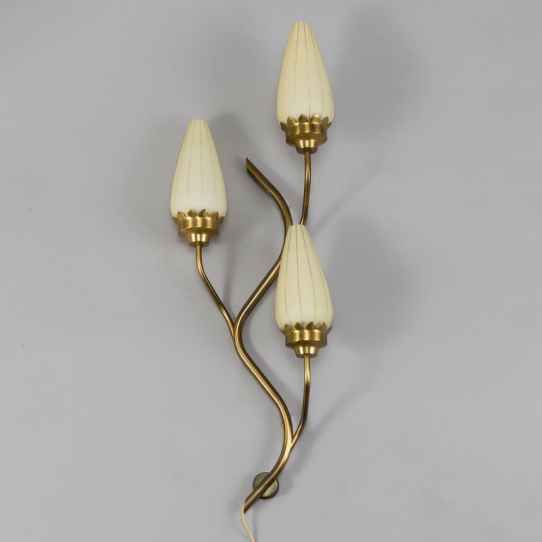 A MID 20TH CENTURY WALL LIGHT, Astra.