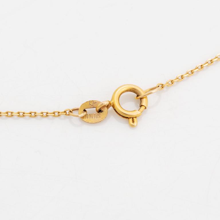 An 18K gold pendant set with faceted aquamarine and pearls.