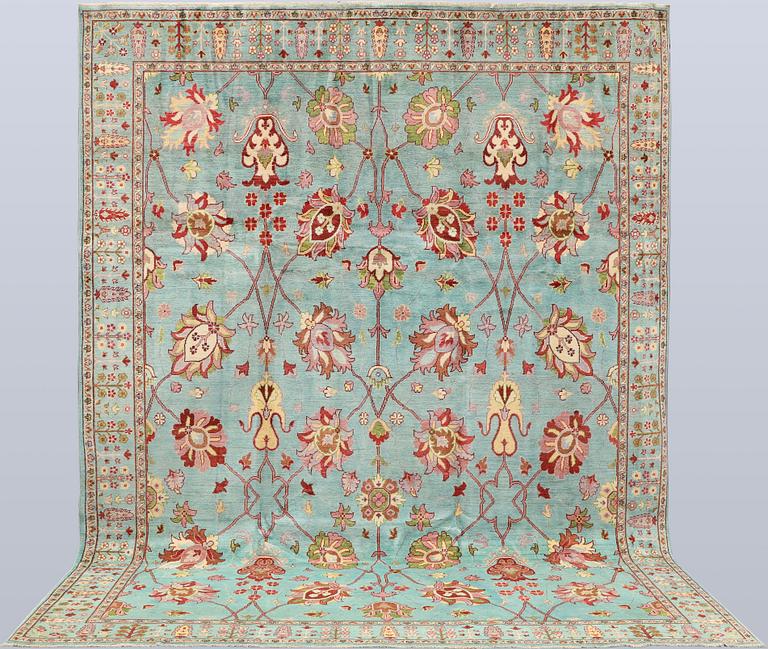 A carpet, Ziegler design, approx. 356 x 265 cm.