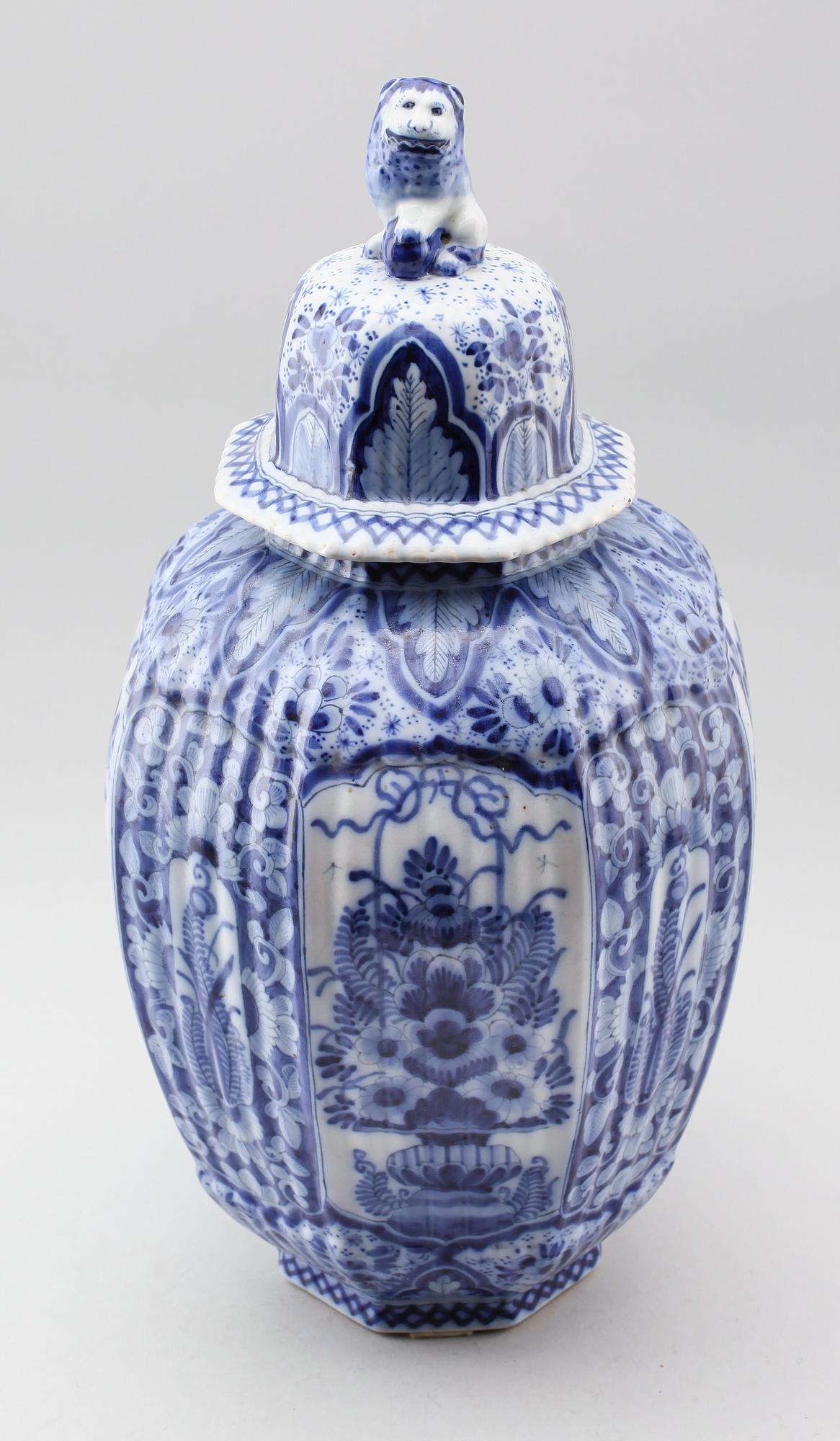 LOCKURNA, fajans, möjligen Delft, 1900-talets första hälft.