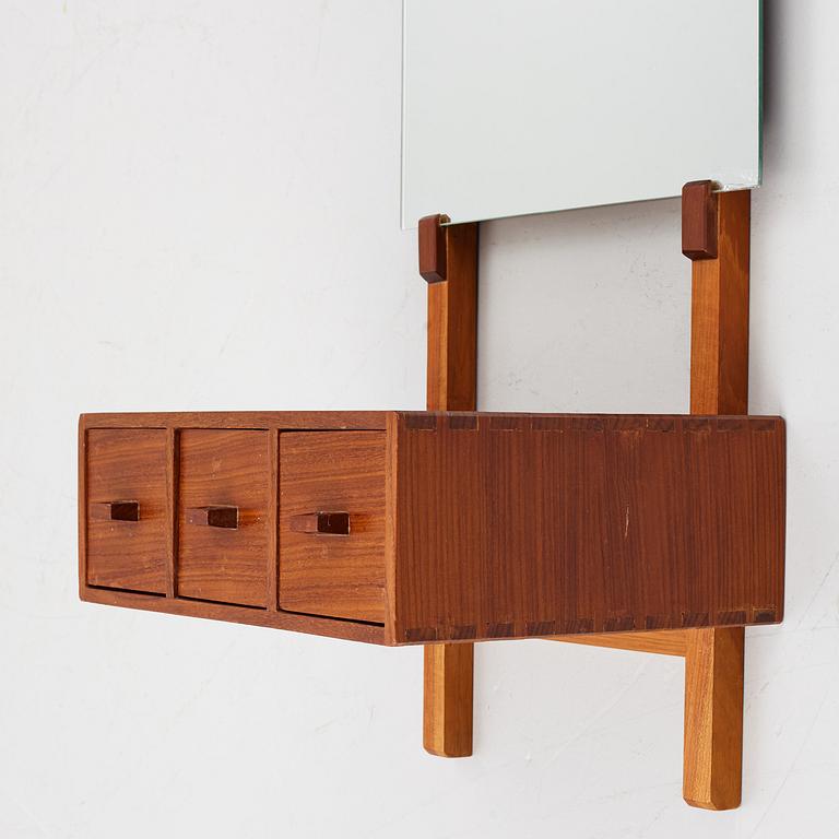 Uno & Östen Kristiansson,  hallmöbel/spegel med hylla, 1960/70-tal.