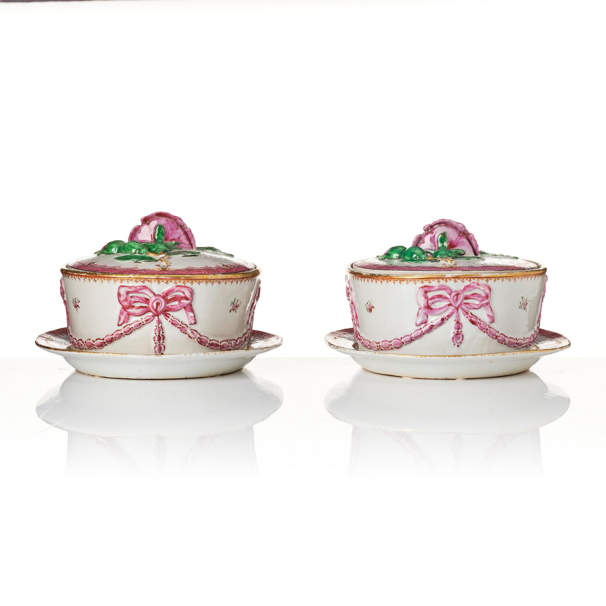 A pair of famille rose 'Export porcelain' tureens with covers, Qing dynasty, 18th century.