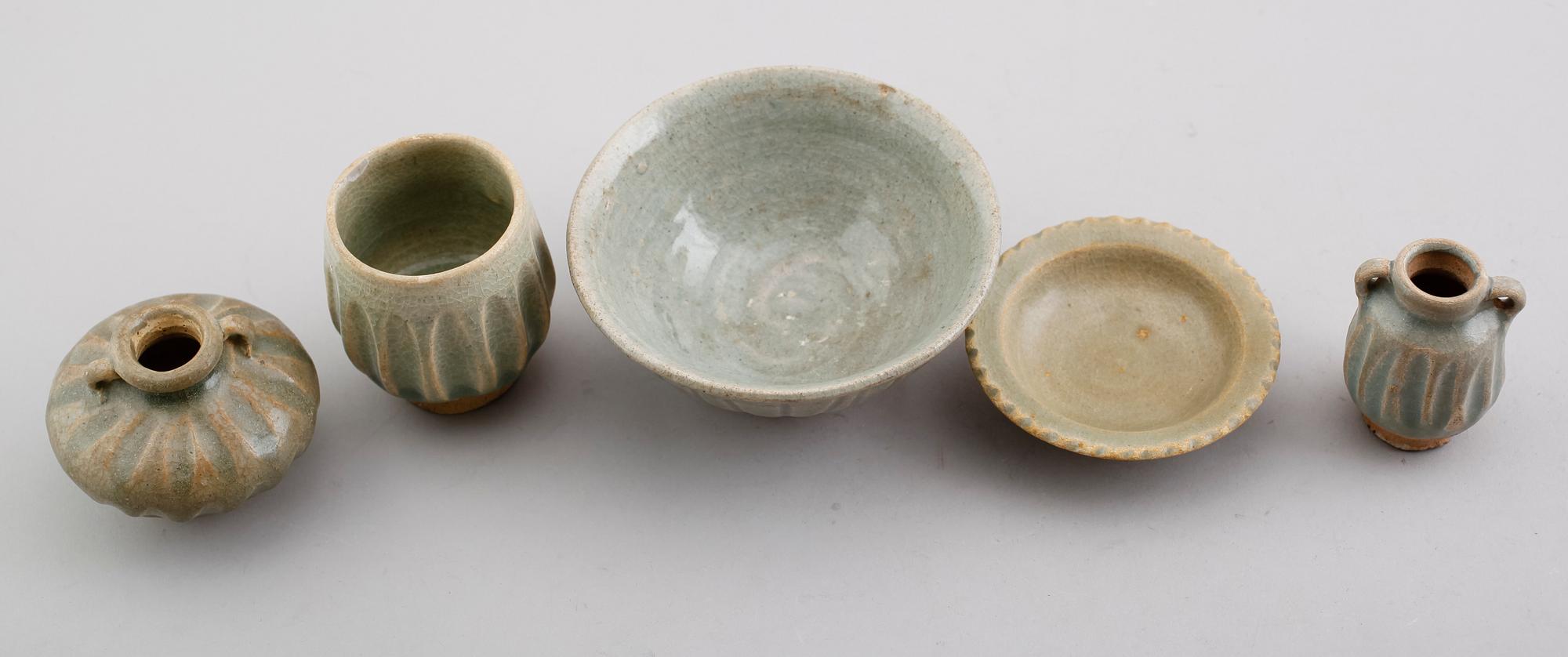 STENGODSFÖREMÅL, 5 delar, Sawankholok, Thailand 1400-tal.
