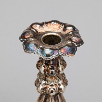 LJUSSTAKAR, ett par, silver, rokokostil, K. Anderson, Stockholm 1938.
