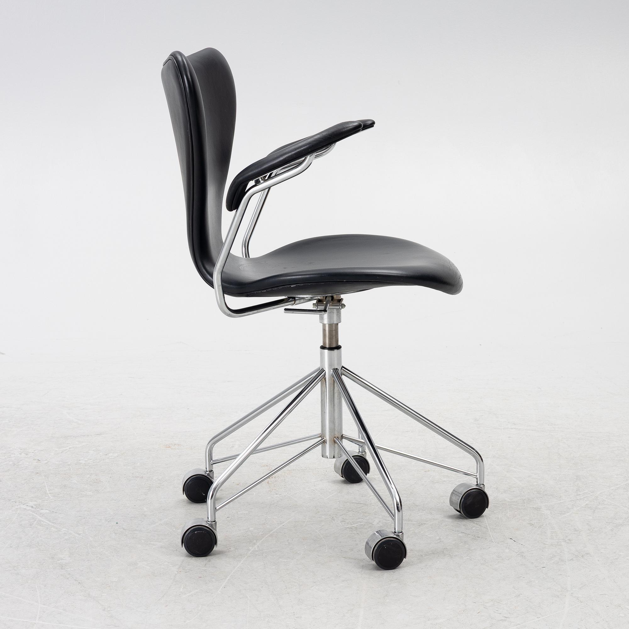 Arne Jacobsen, office swivel chair, '3217', Republic of Fritz Hansen.