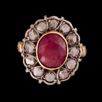 ARMSMYCKE samt RING, förgyllt silver, rubiner och polki diamanter. Vikt tot. 45 g.