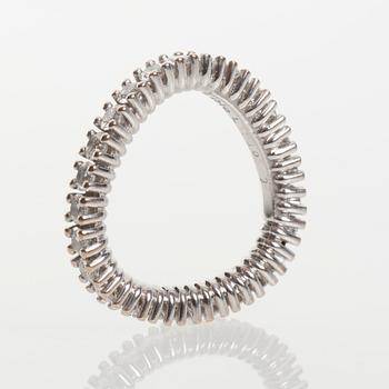 RING, Ole Lynggard, "Celebration", 18K vitguld med briljantslipade diamanter ca 1.84 ct.