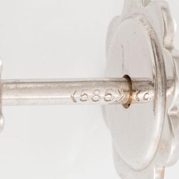 Earrings 14K white gold with brilliant cut diamonds.