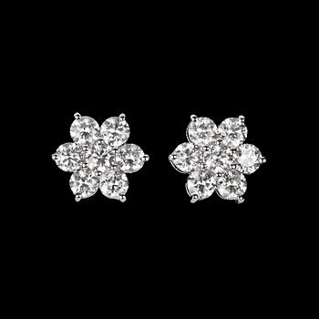 1038. ÖRHÄNGEN, 14 briljantslipade diamanter,  2.58 ct.