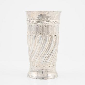A British silver beaker, unclear makers mark, London 1821.