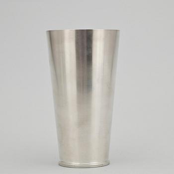 VAS, sterlingsilver, Wiwen Nilsson, Lund, 1959. Vikt ca 346 g.