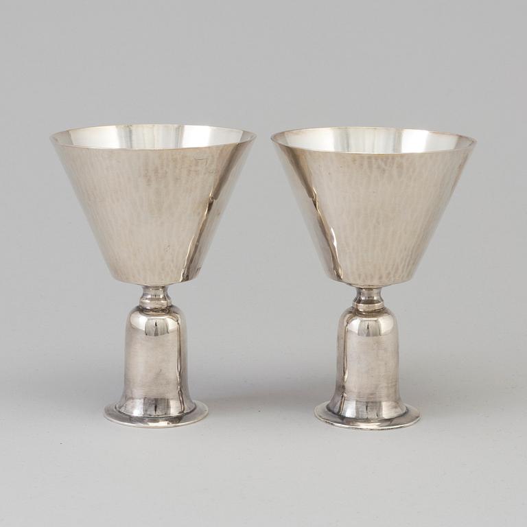 SVEN CARLMAN, a pair of sterling silvercandlesticks/cups from CF Carlman Silversmide AB, Stockholm, 1960.