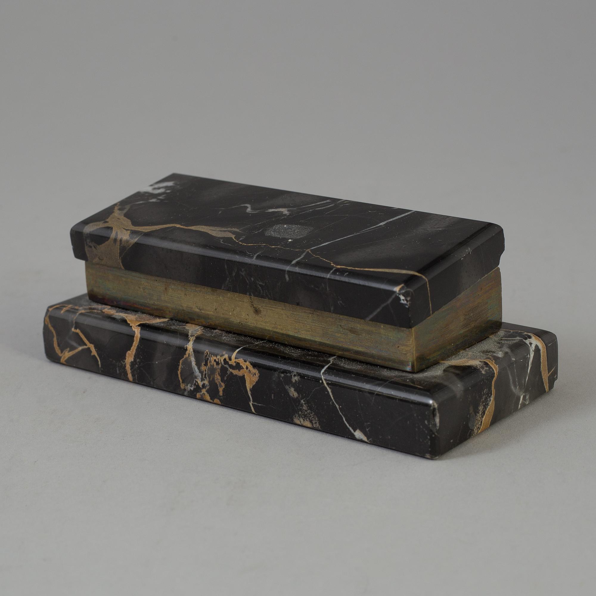 A 20th century marble mantle clock and lidded box.