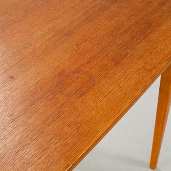 A 1950s dinner table.