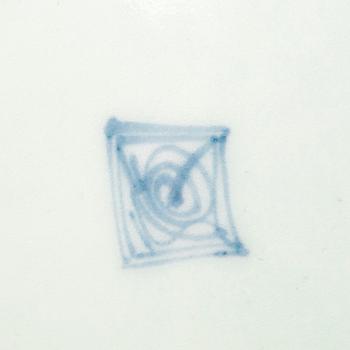 VATI, posliinia, Ming-tyyli, Kiina 1800-luku ja MALJOJA, 2 kpl, posliinia Kiina 1800-luku.