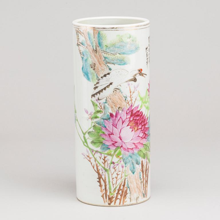 A Chinese Republic porcelain vase.