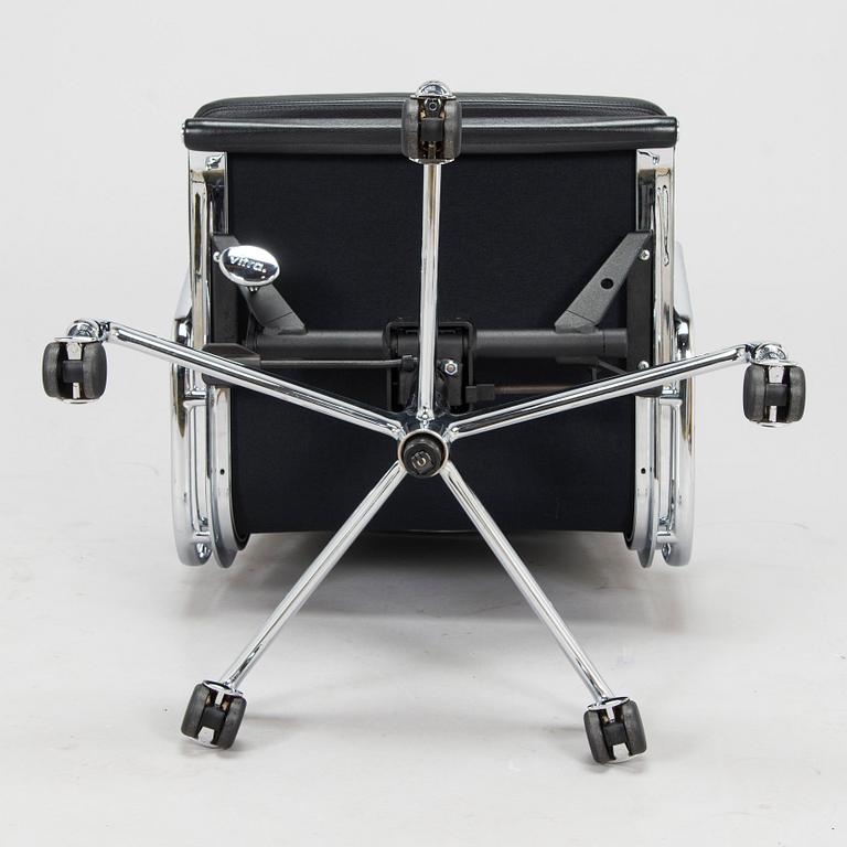 Charles & Ray Eames, kontorsstol, "Soft Pad Chair EA 219, high backrest", Vitra. 2000-tal.
