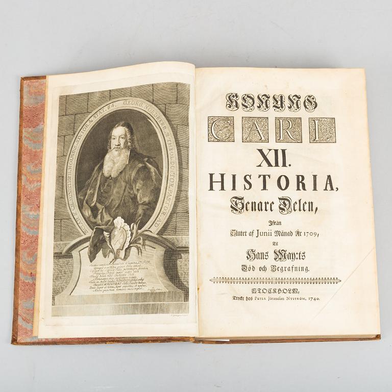 Karl XII:s historia, med gravyrer av mynt och medaljer, 1740, (2 vol.).