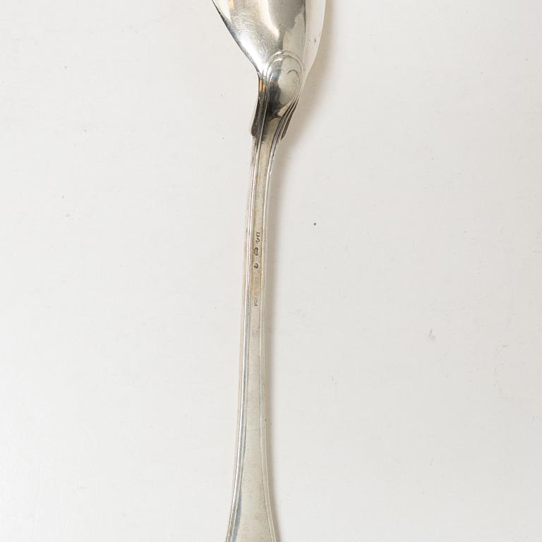 Raguskedar/serveringsskedar, 3 st, silver, Stockholm, G Möllenborg 1824 resp G Folcker 1828-1834.