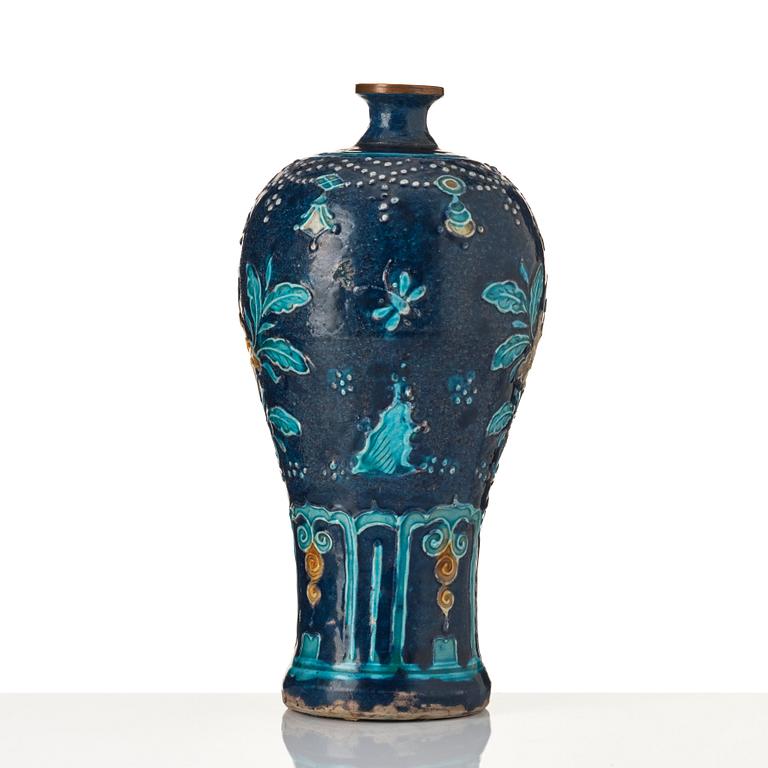 A fahua meiping vase, Ming dynasty (1368-1644).