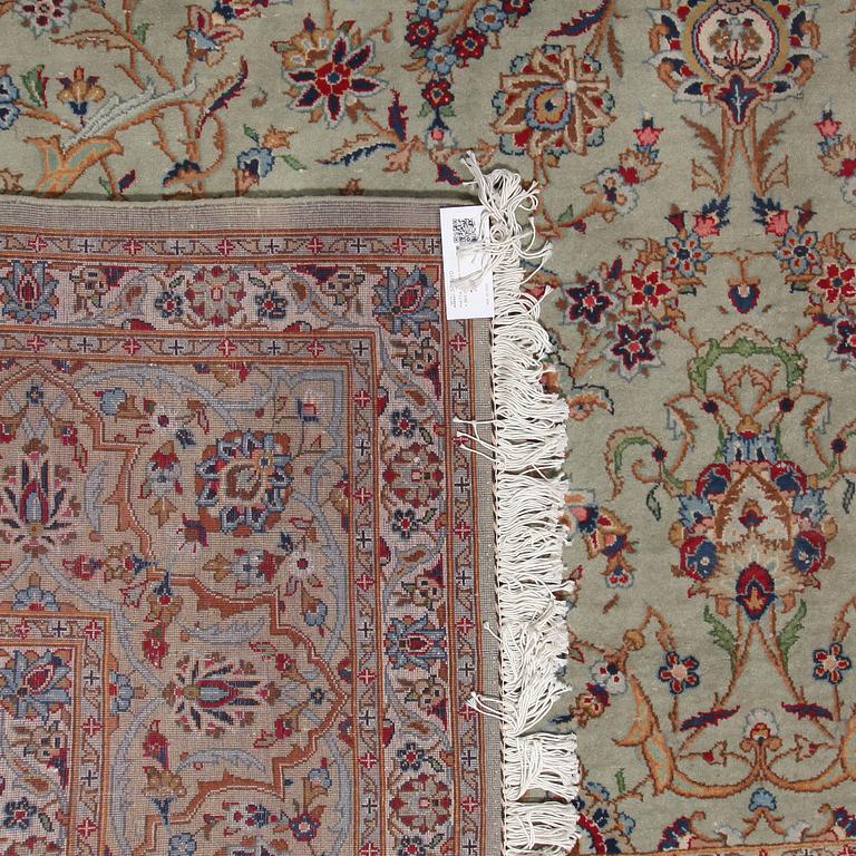 MATTA, troligen Keshan, 398 x 289 cm.