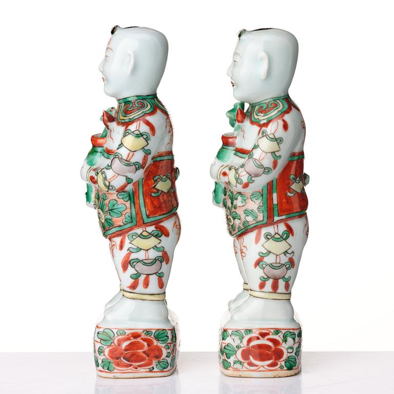 Figuriner, ett par, porslin. Qingdynastin, Kangxi (1662-1722).
