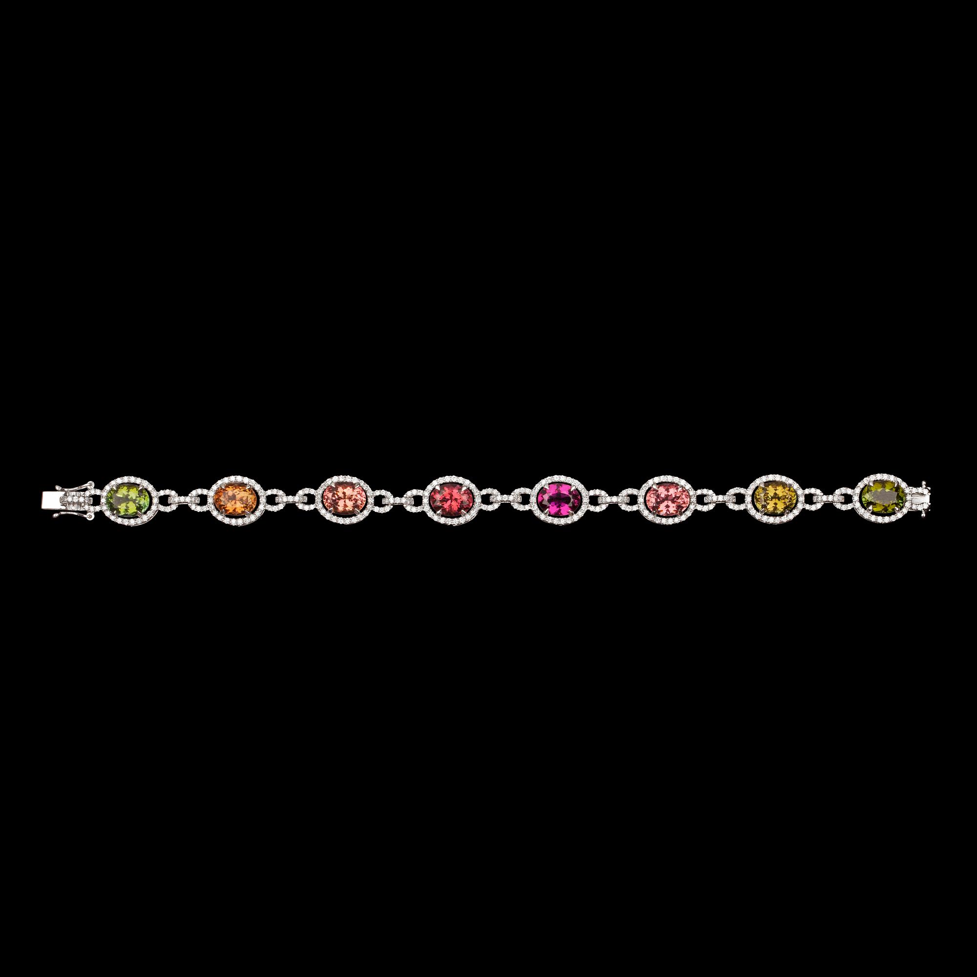 ARMBAND, olikfärgade turmaliner, 15.62 ct, diamanter 2.17 ct. Kvalitet H /VS.