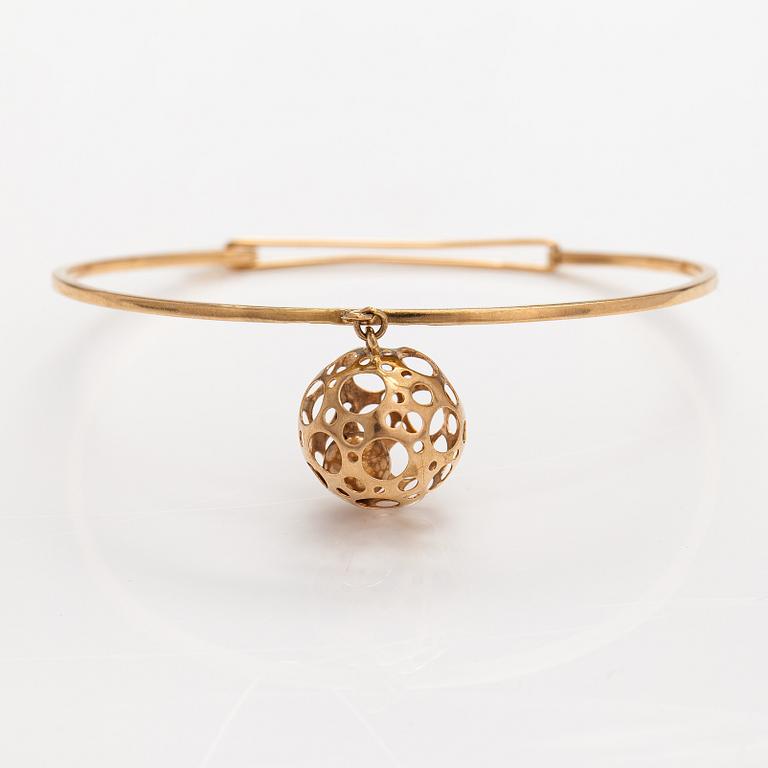 Liisa Vitali, A 14K gold bracelet "Leppäkerttu". Westerback, Helsinki 1969.