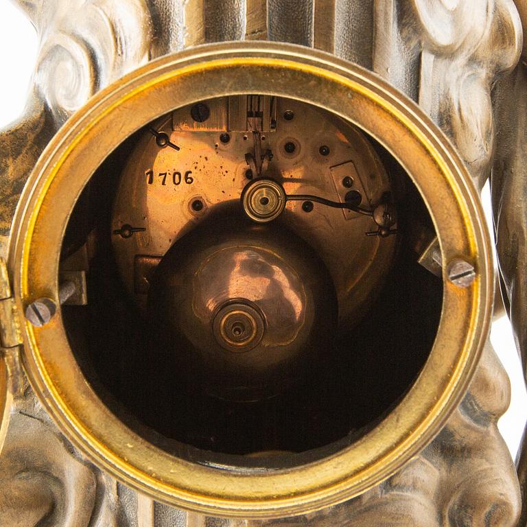 Table pendulum Louis XVI style, first half of the 20th century.