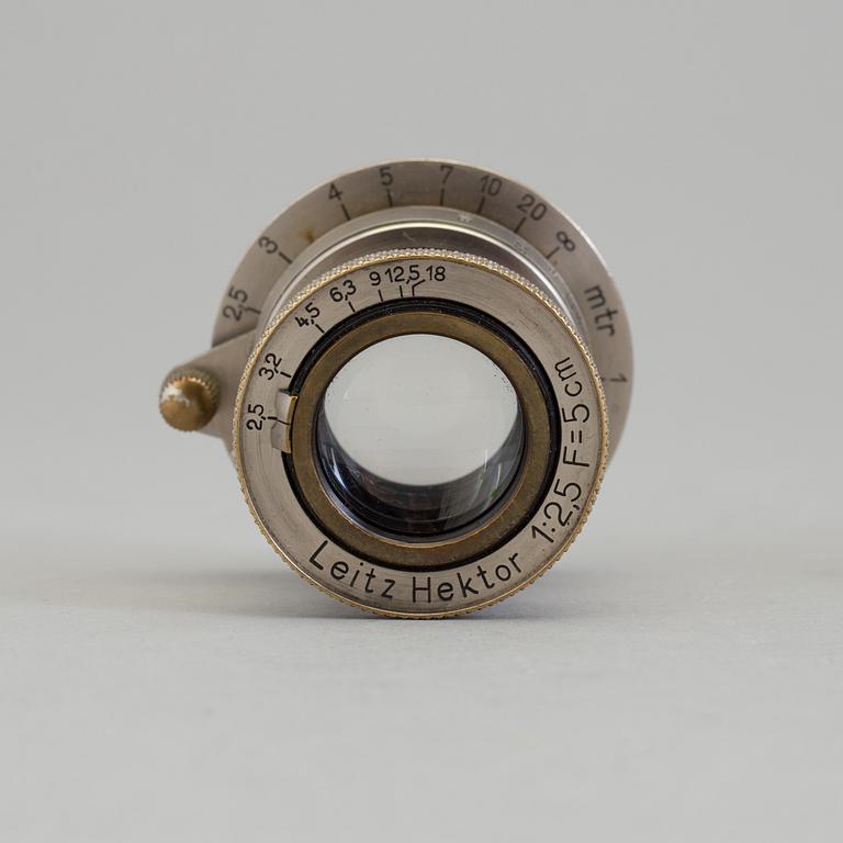 A early 1930s black body Leica no 123864 with a chrome Hektor 1:2,5 F=5 cm lens. With table stand.