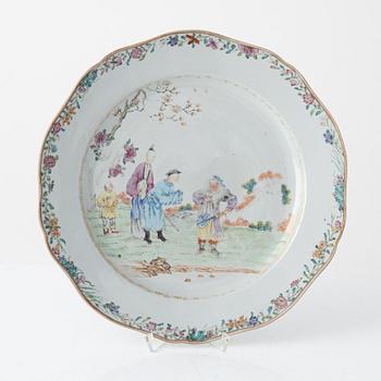 A Chinese famille rose serving dish, Qing dynasty, 18th century.
