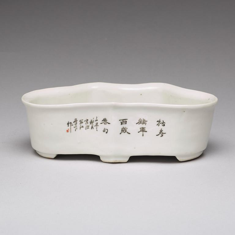 A Chinese flower pot, first half of 20th Century.