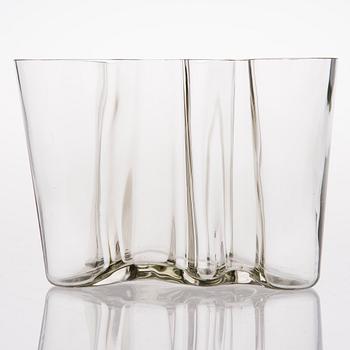 A '3030' vase signed Alvar Aalto, presumably mid-1950s.